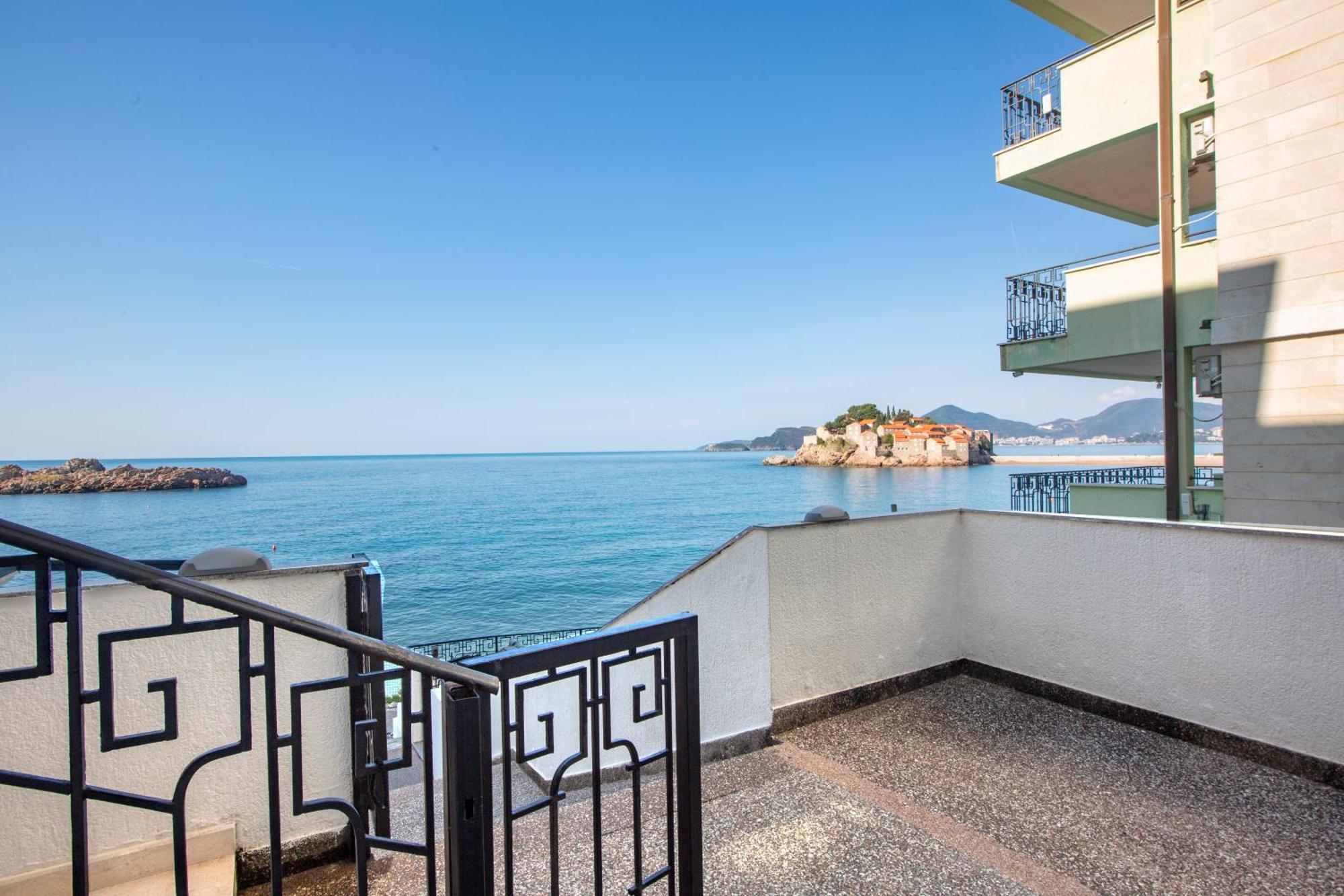 Montesan Luxury Apartment Beach Front Sveti Stefan Exterior photo