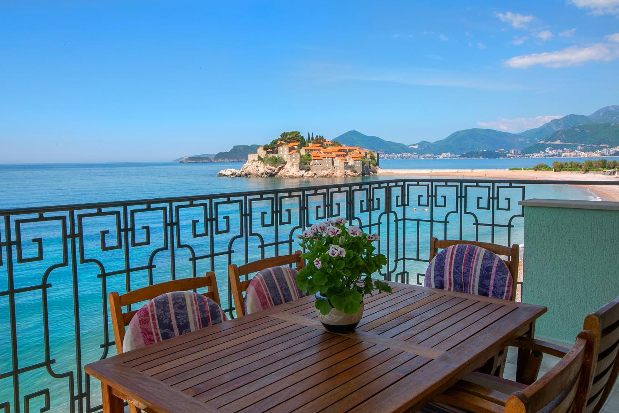Montesan Luxury Apartment Beach Front Sveti Stefan Exterior photo