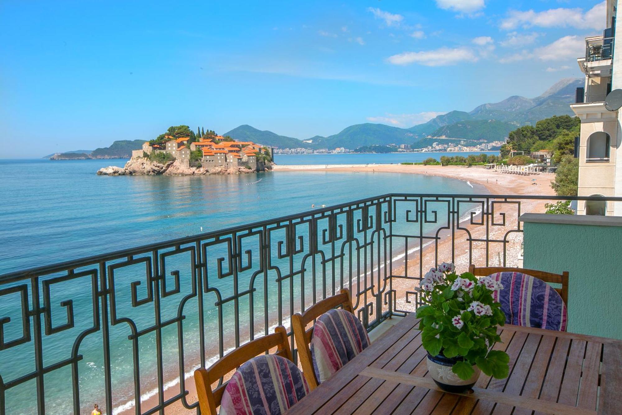 Montesan Luxury Apartment Beach Front Sveti Stefan Exterior photo